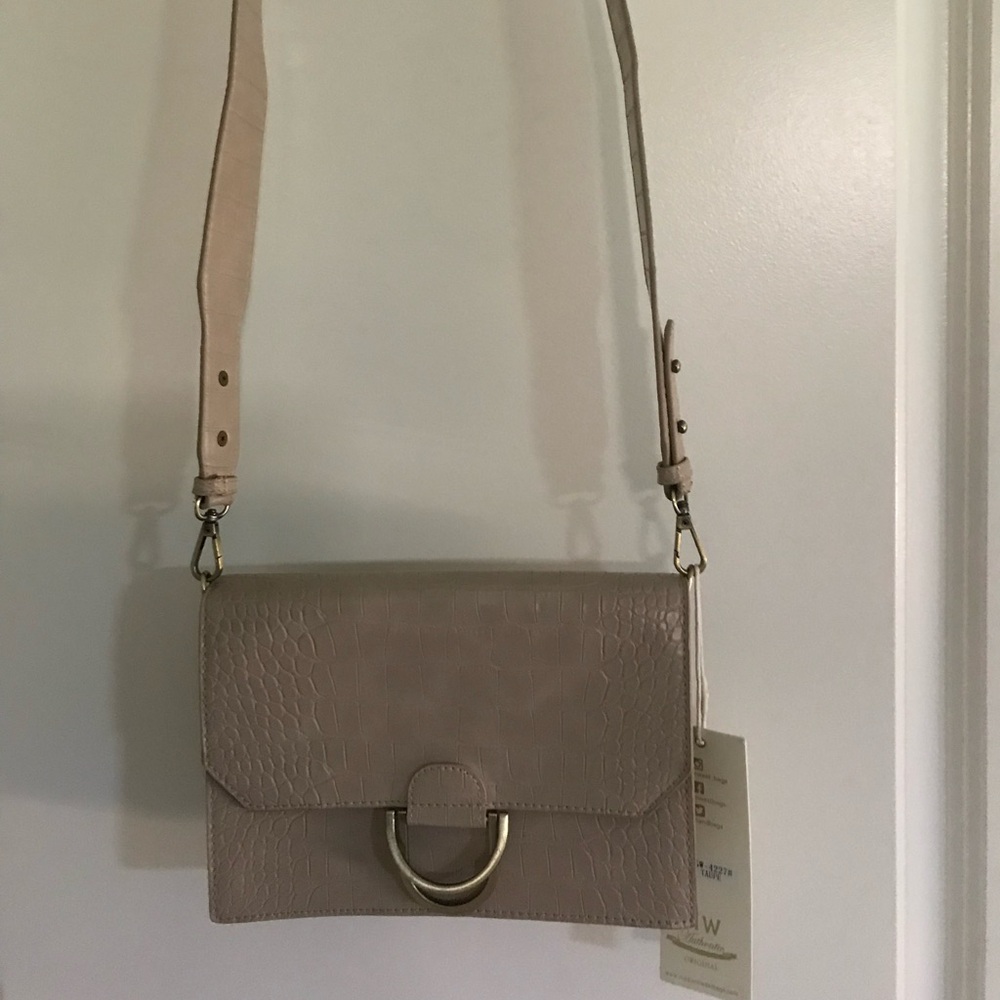 NWT, TAN CROCO EMBOSSED SHOULDER BAG
